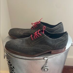 Classic Men's Cole Haan Gray Oxford Shoes with Red Laces. Size 11 & 1/2